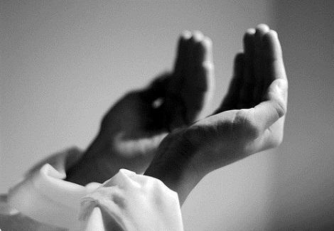 دعاء الله والتذلل على أعتابه