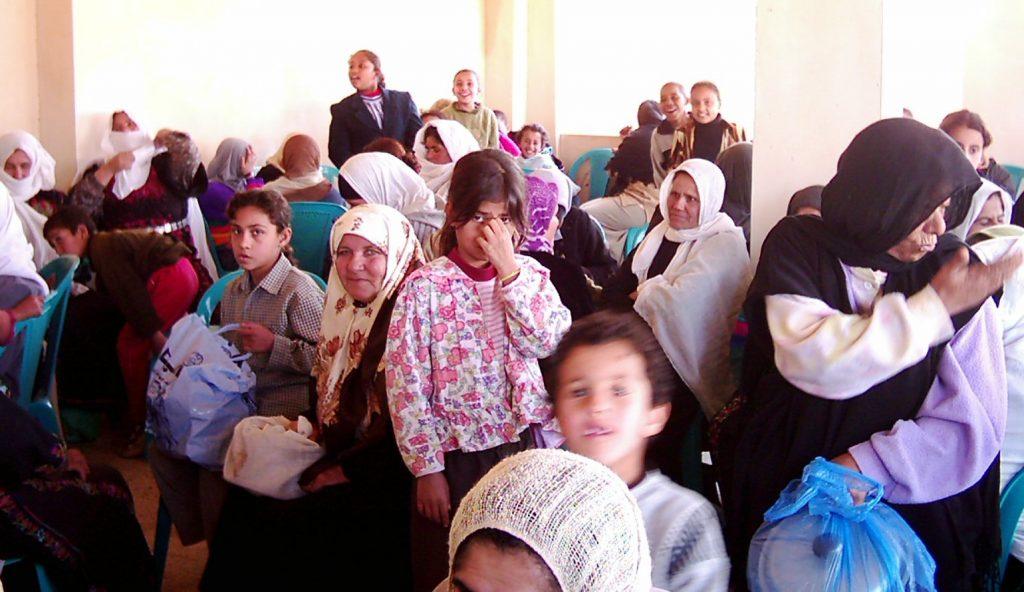 توزيع المساعدات العينية