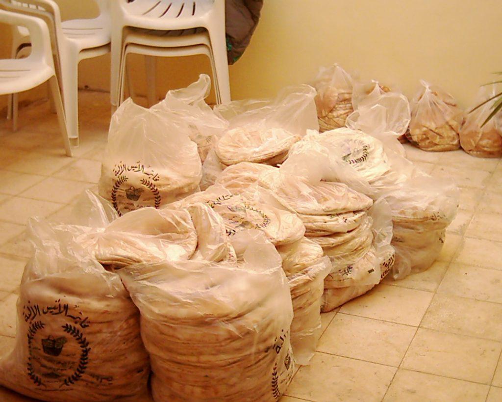 توزيع المساعدات العينية